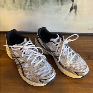 ASICS Gel 1130 40.5 Men’s 7.5/ Women’s 9.5